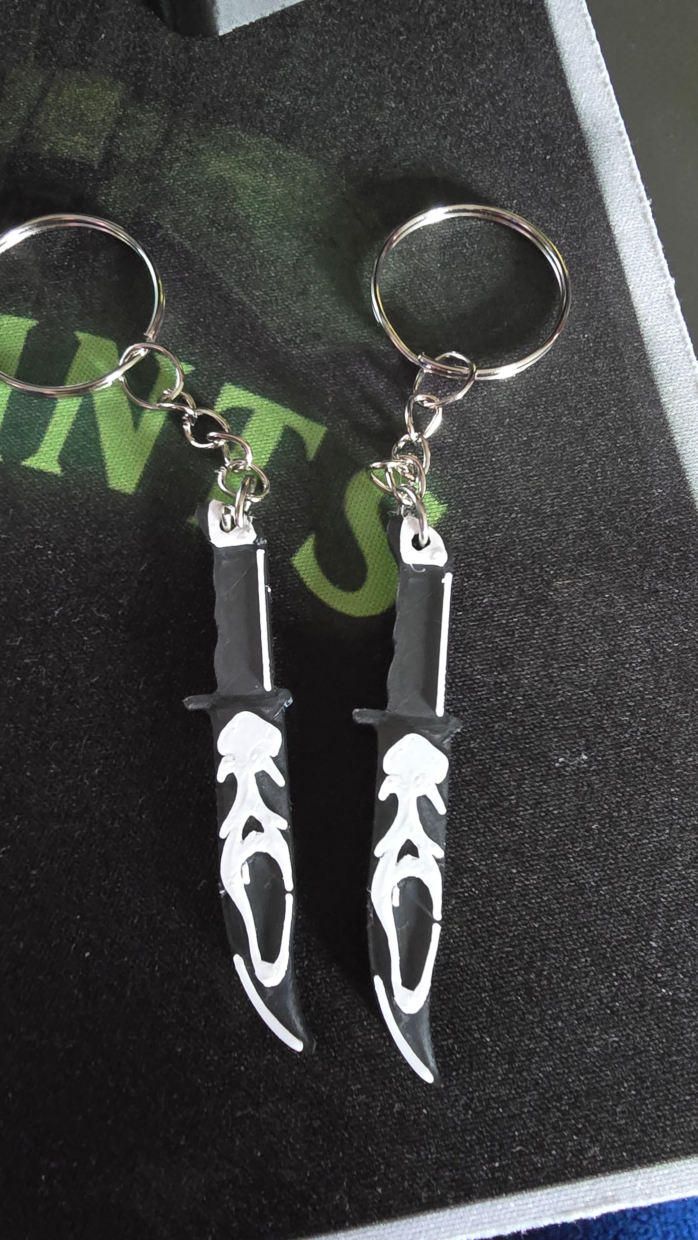 Scream knife keychain