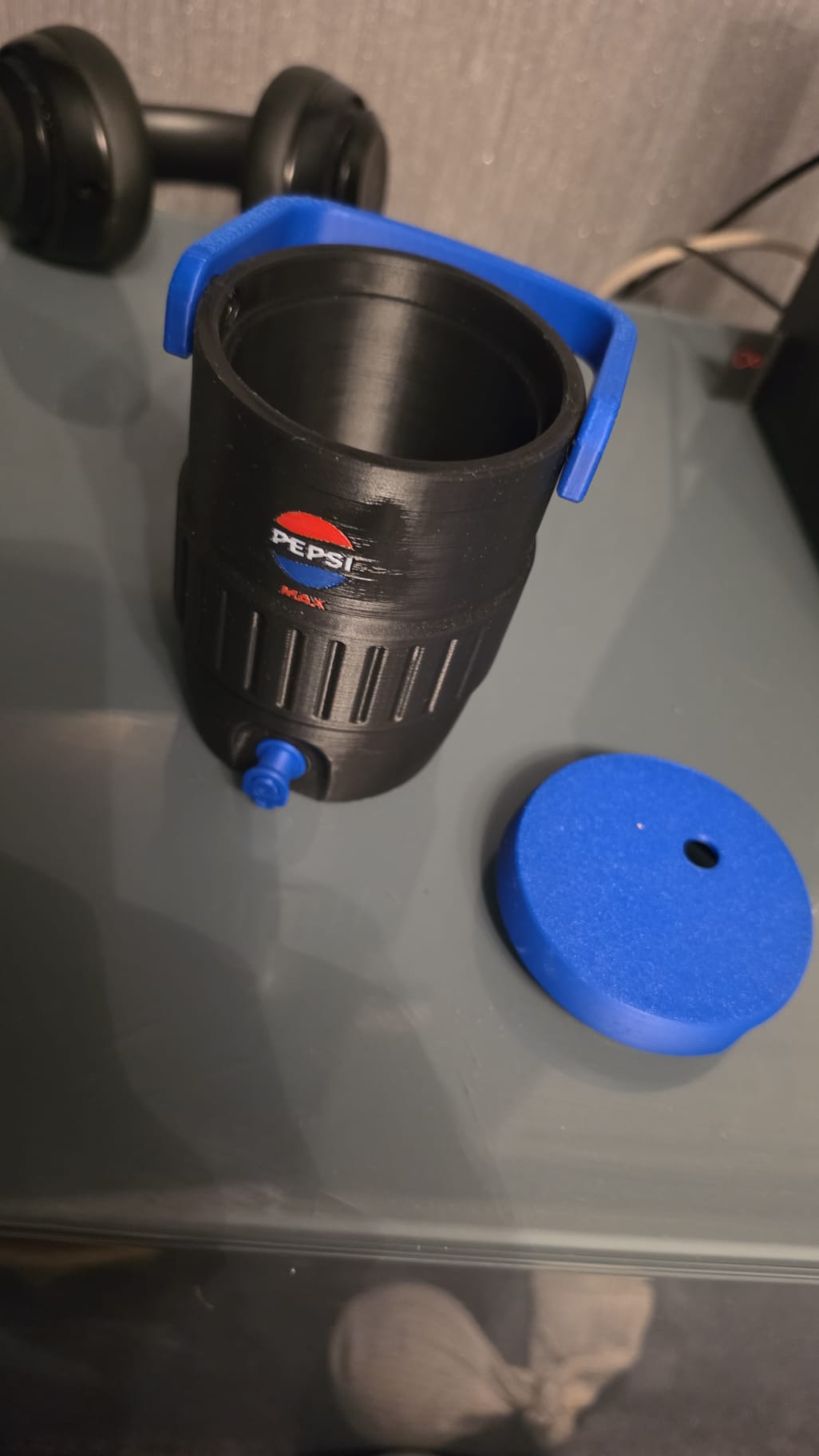 Can Holder with handle
