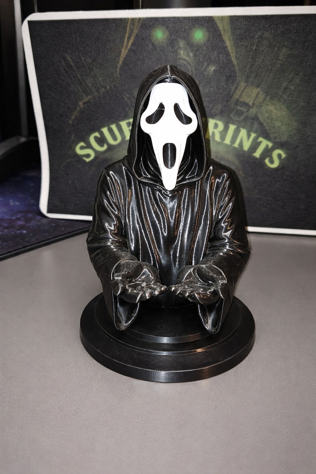 Scream control holder