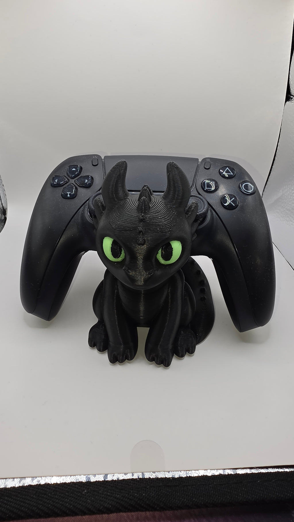 Toothless PS5 Control Holder